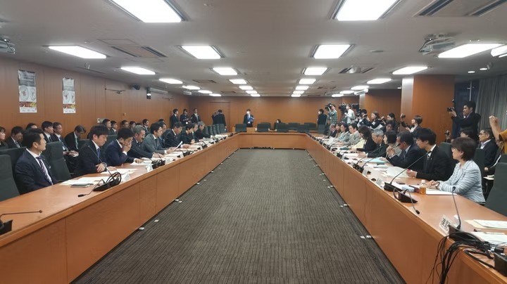 関係省庁の大臣が出席する、「食品ロス削減推進会議」に参加